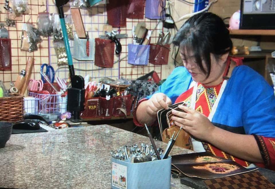 Golden Leather Carving Studio Leye Экстерьер фото